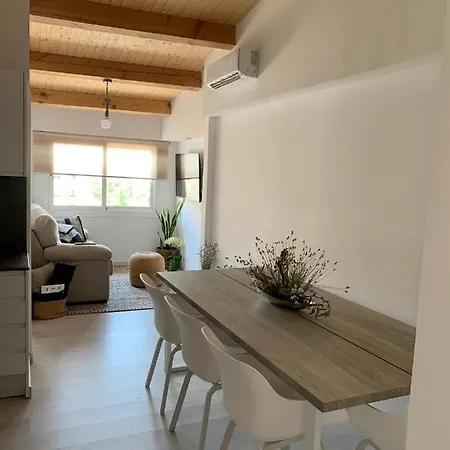 Flat In Centre - 5 Mins From Old Town And Train Station *