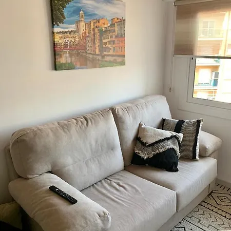Flat In Centre - 5 Mins From Old Town And Train Station