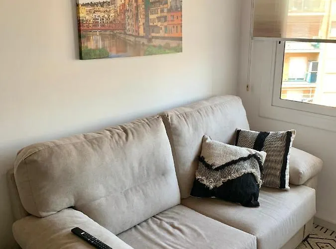 Flat In Centre - 5 Mins From Old Town And Train Station